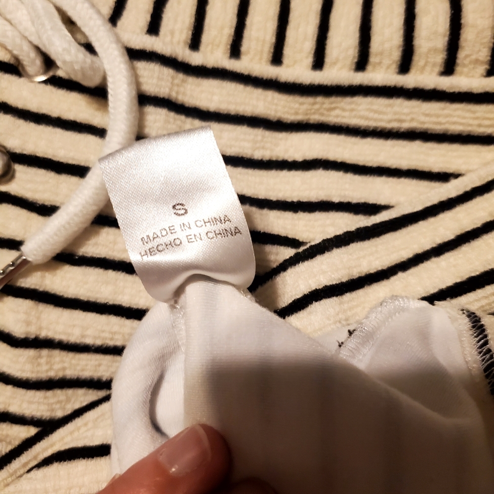 ANDREE BY UNIT Black and White Striped Top - Picture 4 of 5